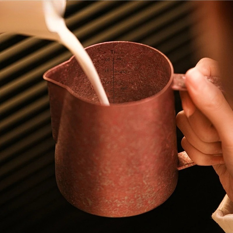 Jarra de Leche de Titanio Puro - Barista Milk Jug reseña y precio